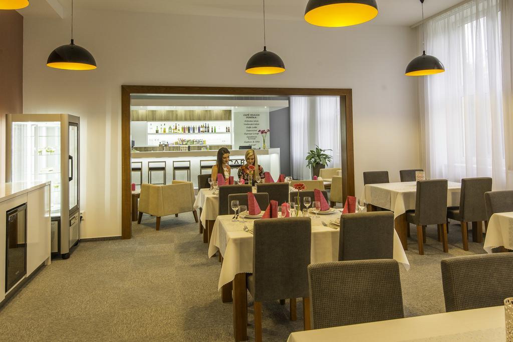 Hotel Skalka Rajecke Teplice Bagian luar foto