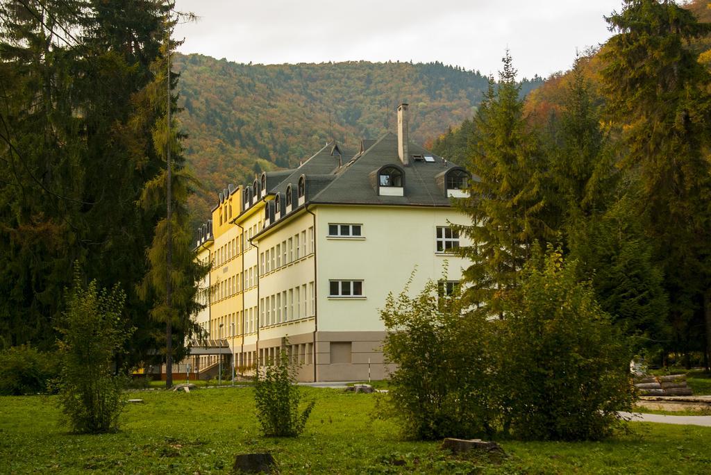 Hotel Skalka Rajecke Teplice Bagian luar foto