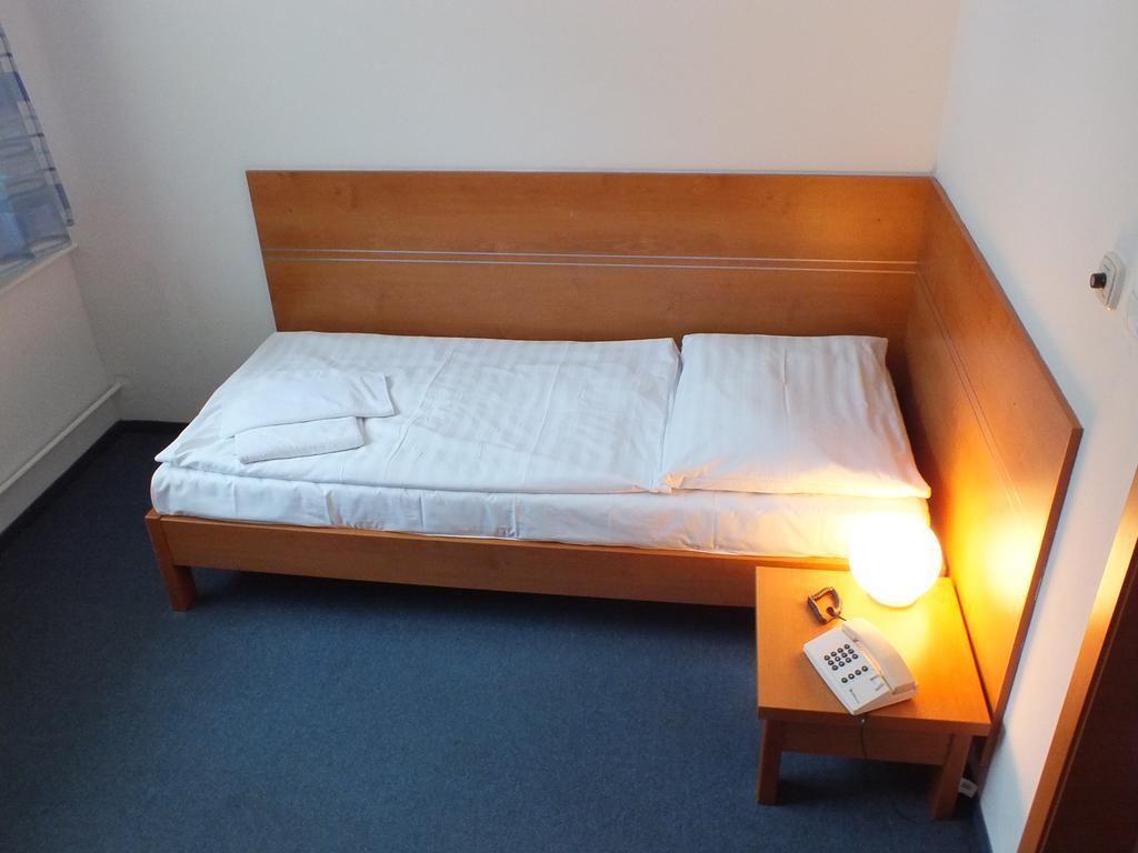 Hotel Skalka Rajecke Teplice Bagian luar foto